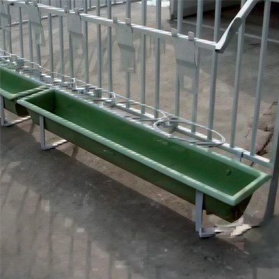 Mangeoire en polyester